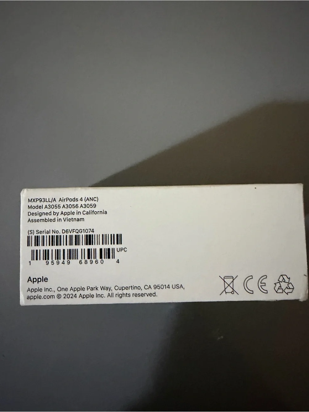 NWT- authentic Apple Airpods 4 - Active noise cancellation.